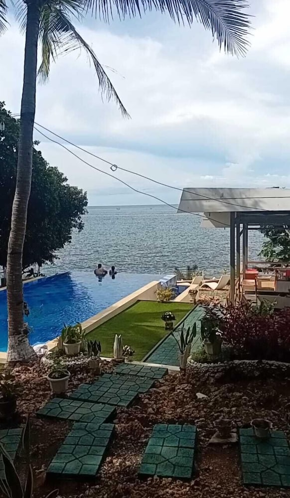 Tulang Diot View and Turtle Haven