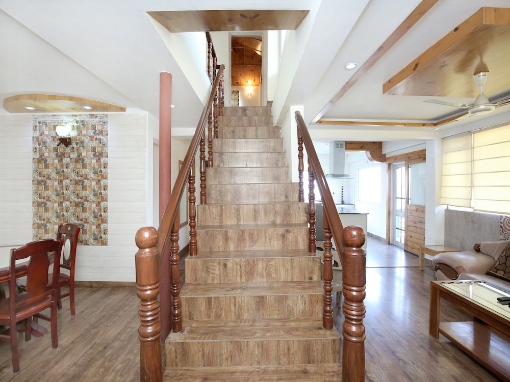 OYO 12185 Home Wayside Villa 3BHK Apartment Kasauli