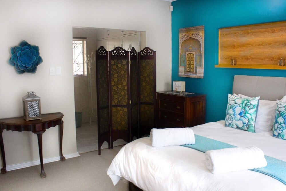 Madison House & Cottages