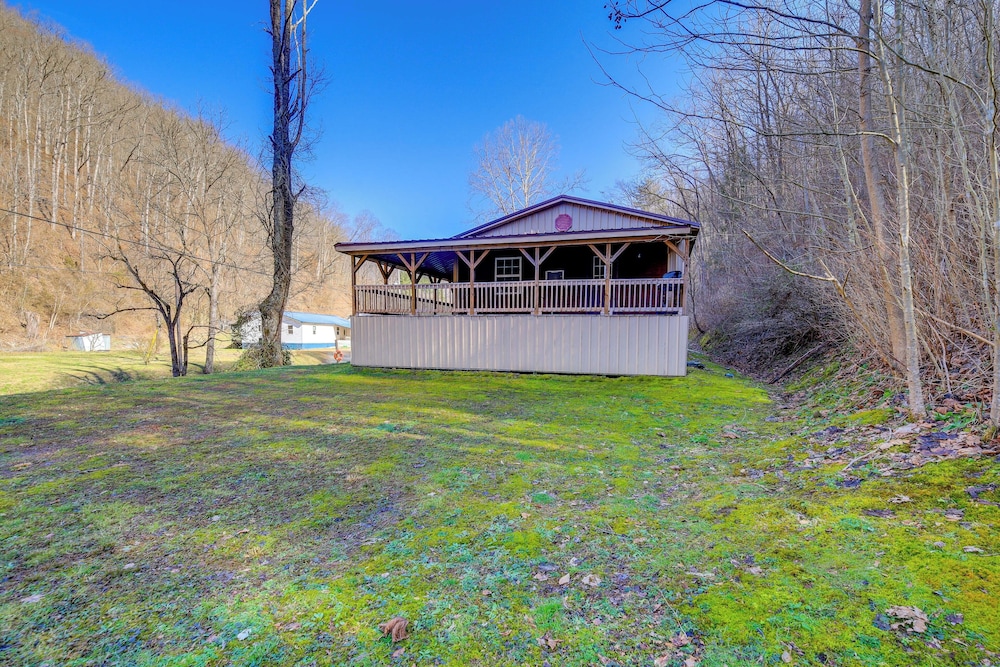 8 Mi to Hatfield-mccoy Trails: Cabin in Delbarton