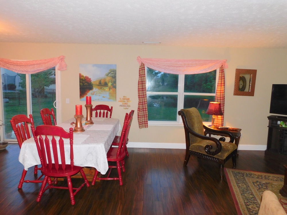 Evonne's Sharing House - Property Image 1