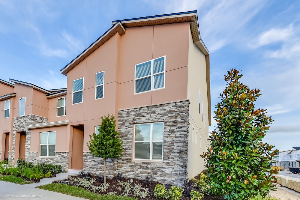 Resort Community Town Home with Pool - Image 1