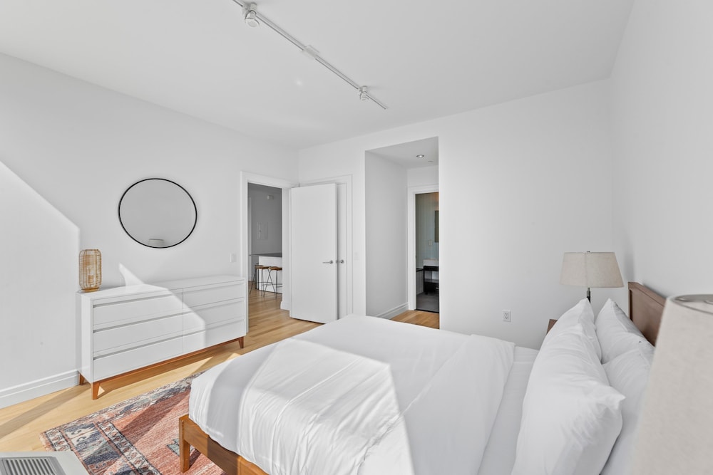 Forte Select by Rove Travel 2BR Midtown West Apt