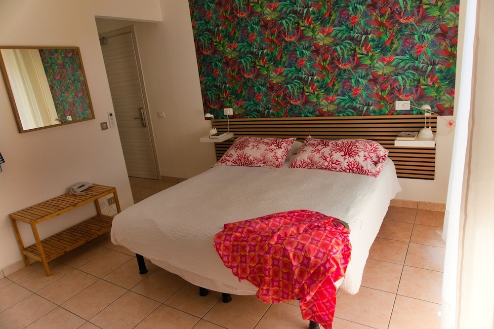 Le Petit Hotel