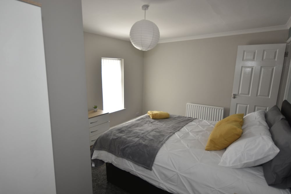 Townhouse @ 32 Penkhull New Road Stoke view 4
