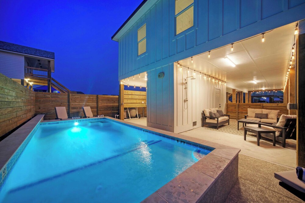 Sleeps 24 2 Homes, Priv Pool, Swing Bar, Patio Lounge Near Nature Preserve