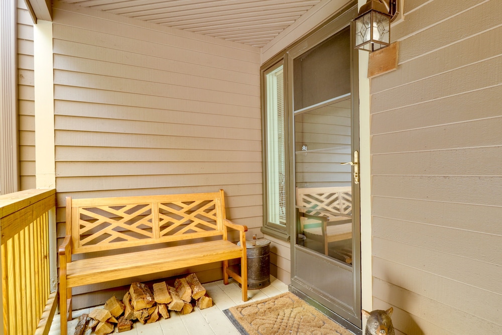 Wintergreen Resort Vacation Rental w/ Balcony! view 3