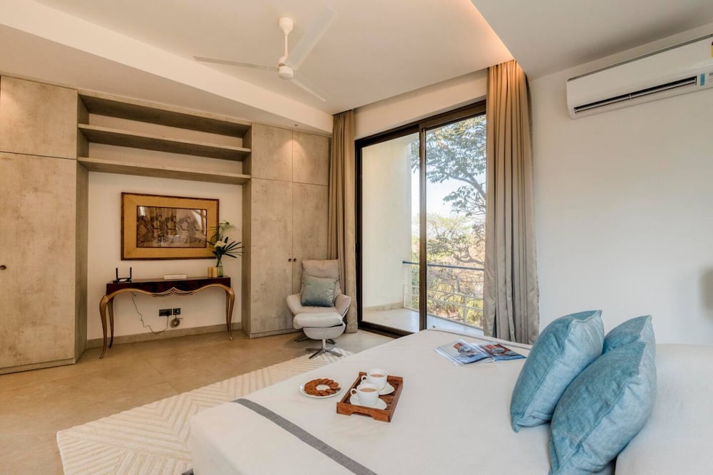 Lux 4bhk w Elevated Pool 3km to Beach Lazy Duck