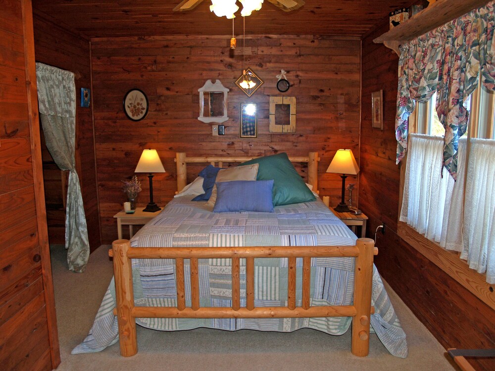 Henson Cove Place B&B with Cabin