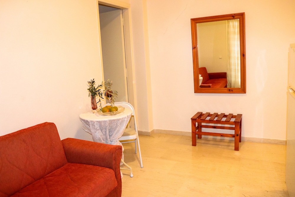 Orizontas Studios and Apartments view 3