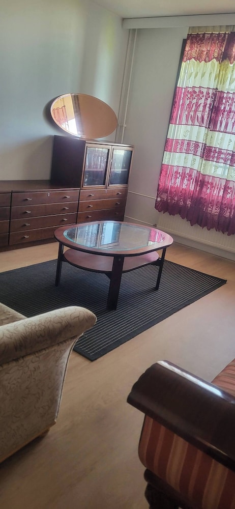 Cozy 2 Bedroom Apartment in Central Espoo, Close to Matinkylä Metro Station