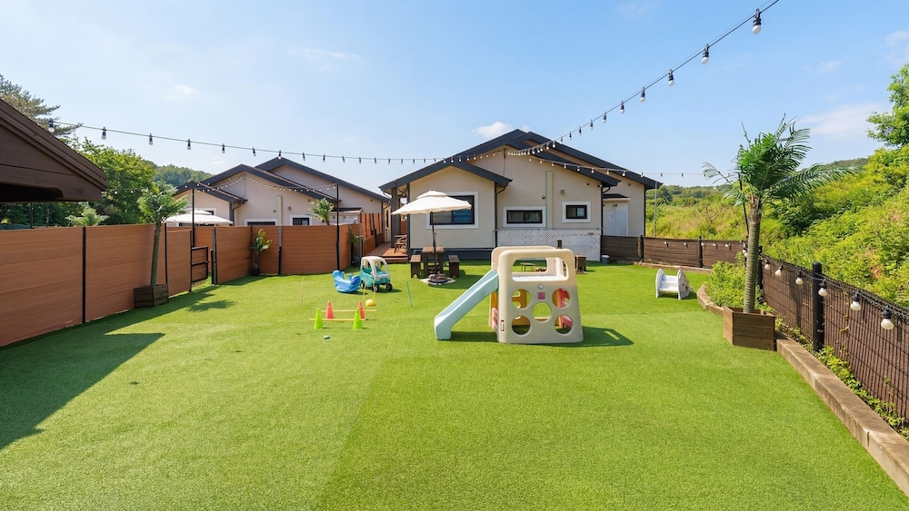 Taean Holy Dog Pool Villa