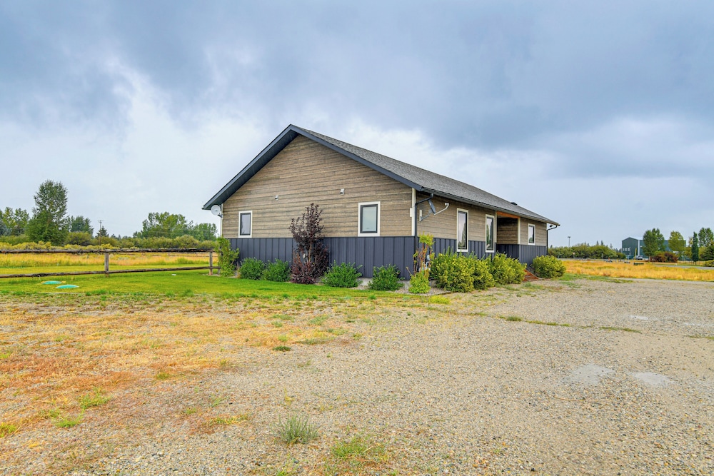 Pinedale Getaway Near Hiking, Skiing & Lakes!