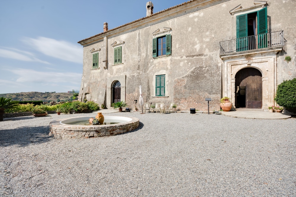 Castello Di Caccuri Suites