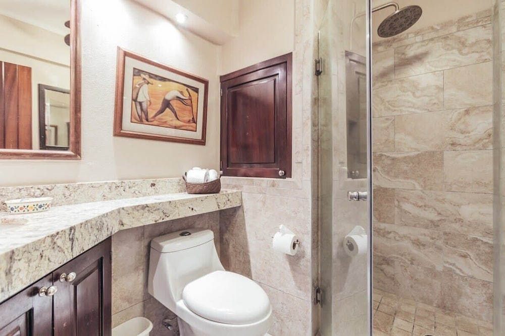 Ocean View 2Br Condo-balcony-beach-pool - 805