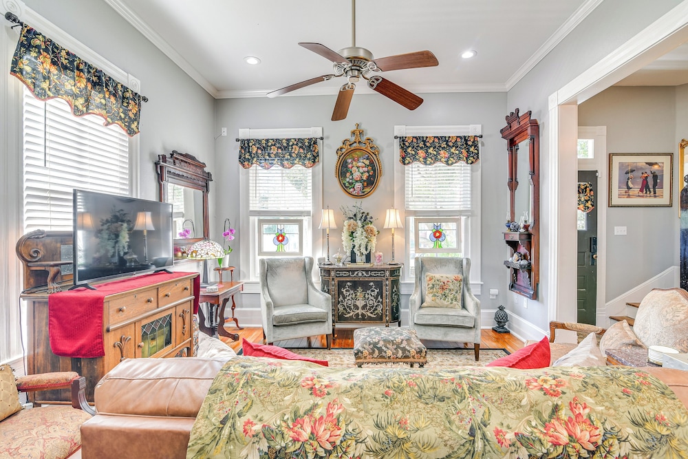 Walk to the Strand: Hideaway Haven Retreat