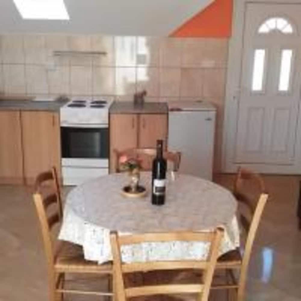 Laura Apartments photo 4