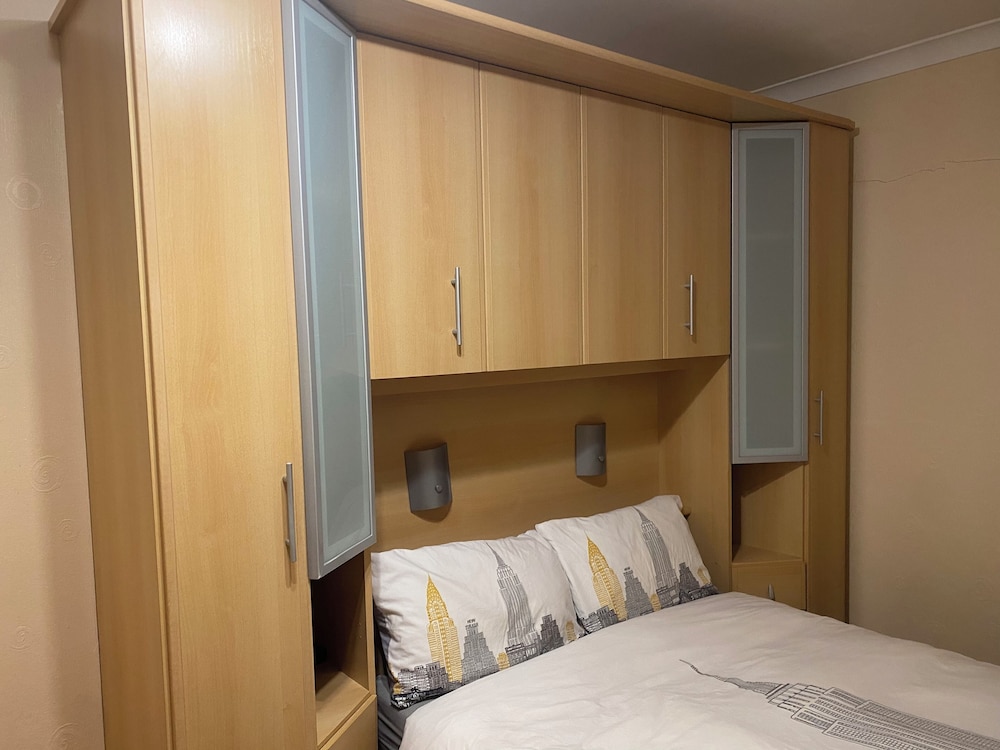 Charming 4-bedroom Apartment in East London - Perfect City Getaway