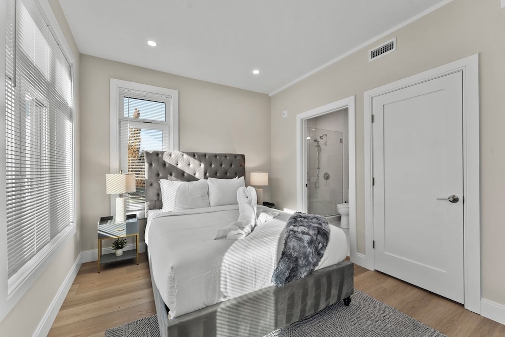 Luxury 2BR near Cambridge