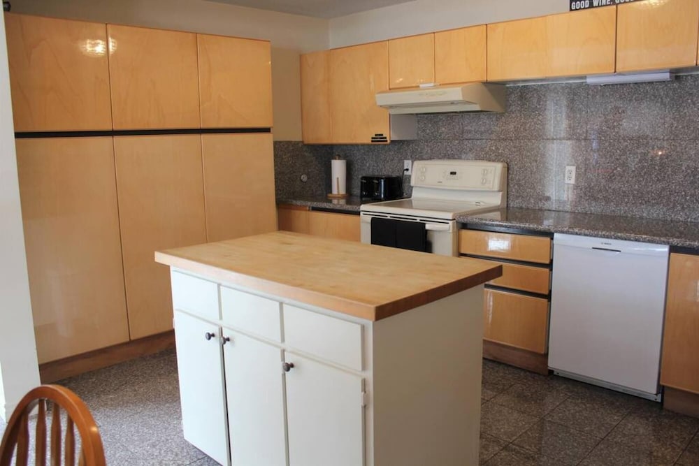 Vineyard House - Waterview Suite in Picton - Image 1