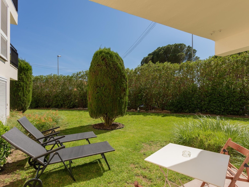 Apartament amb Piscina i Parquing Baixos amb Jard