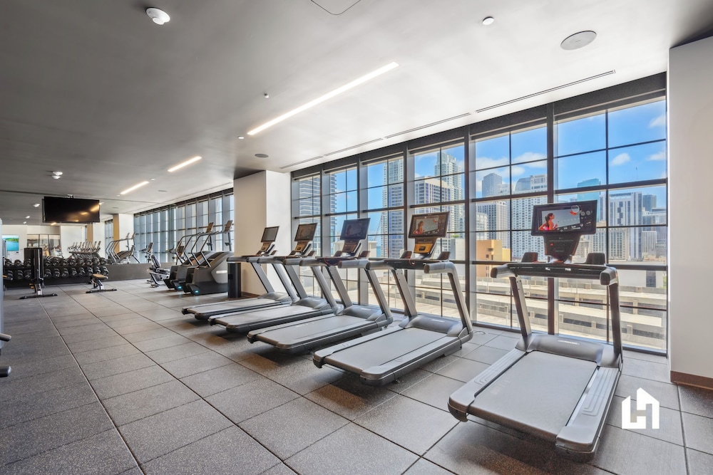 Stylish Apartments with Partial Ocean Views in Downtown