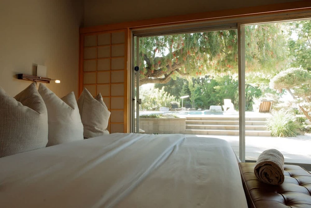 Zen Mountain Getaway w a Pool Hot Tub 5 Beds
