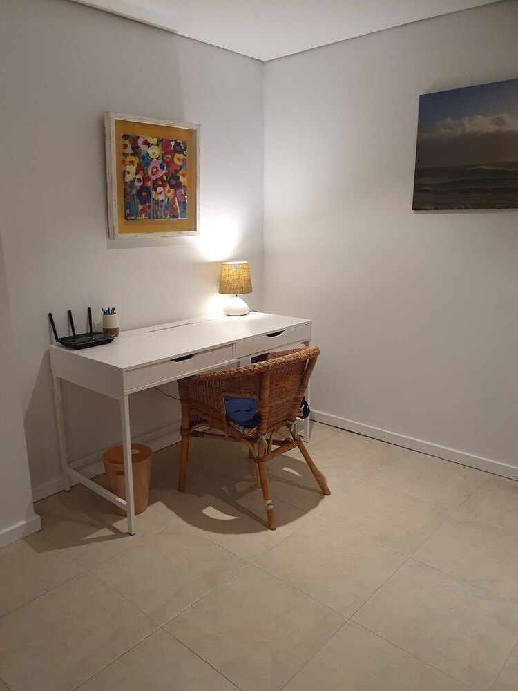 Beautiful 3 BR Home With BBQ and Parking!