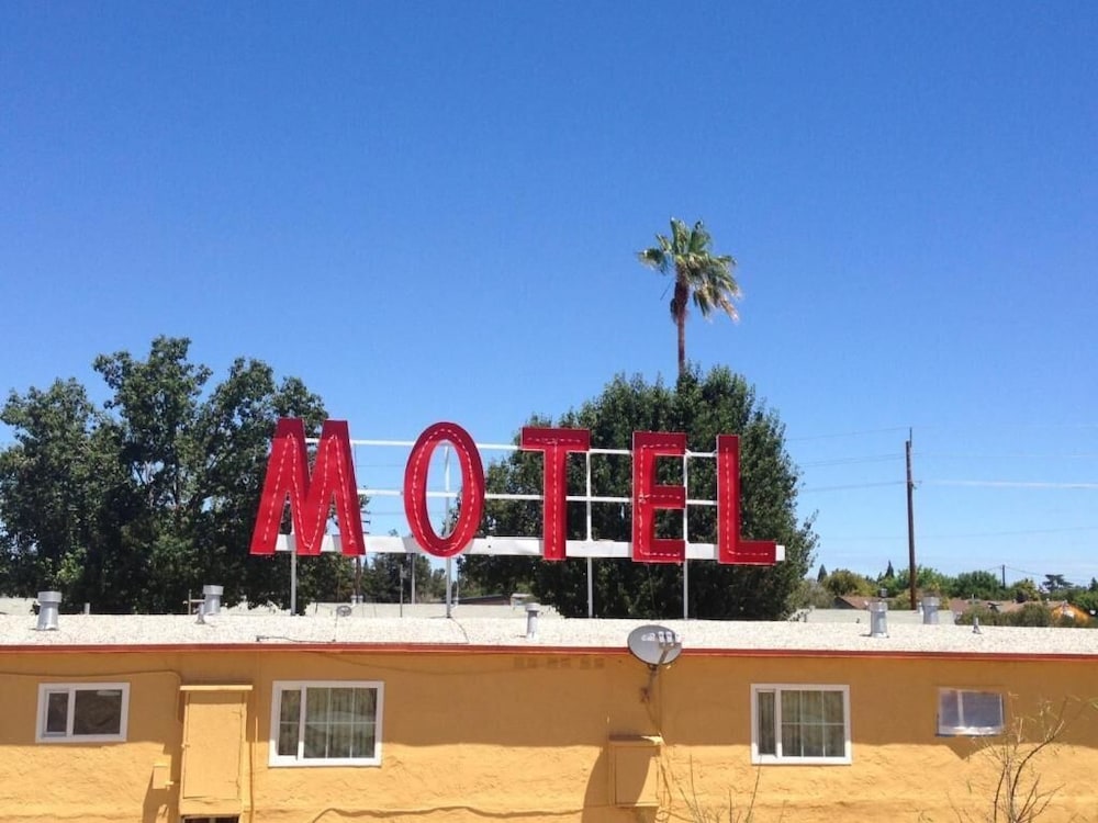 Valley Motel view 3