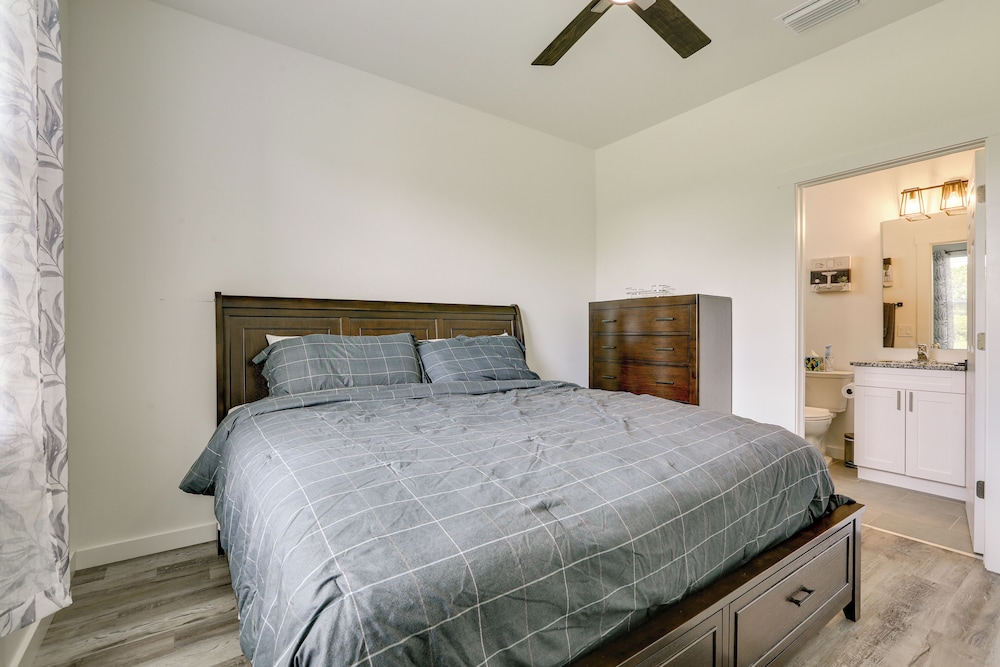 Lehigh Acres Family Getaway w/ Lanai + Golf Nearby