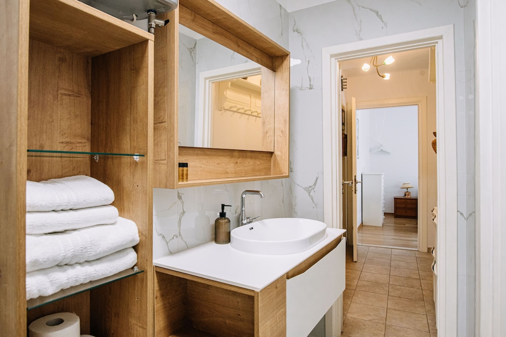 Illyria Old Town Apartment by DuHomes