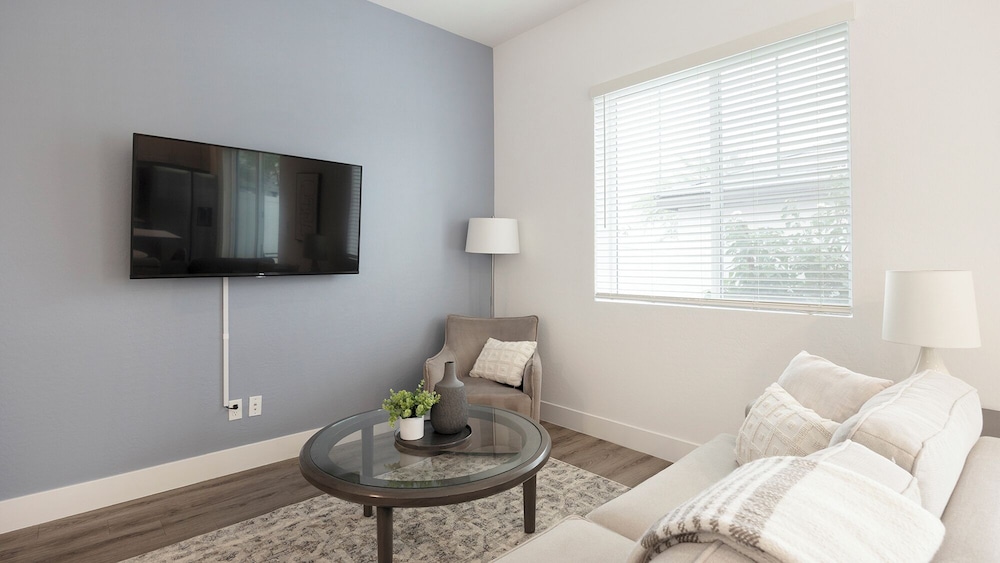 Landing Apartments Phoenix - Maryvale Village