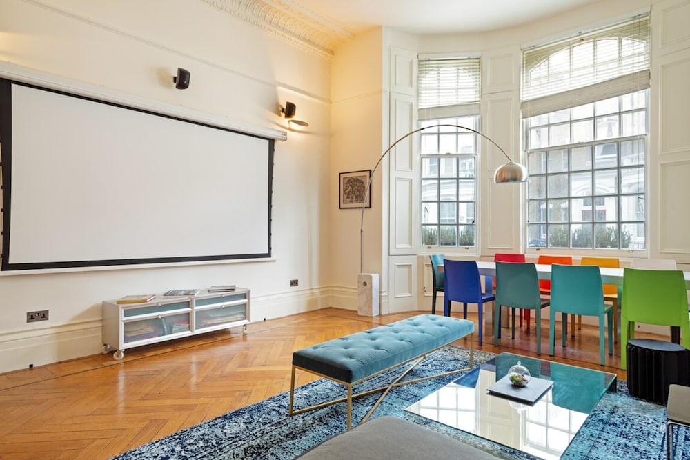Bright 2 Bedroom Apartment in South Kensington