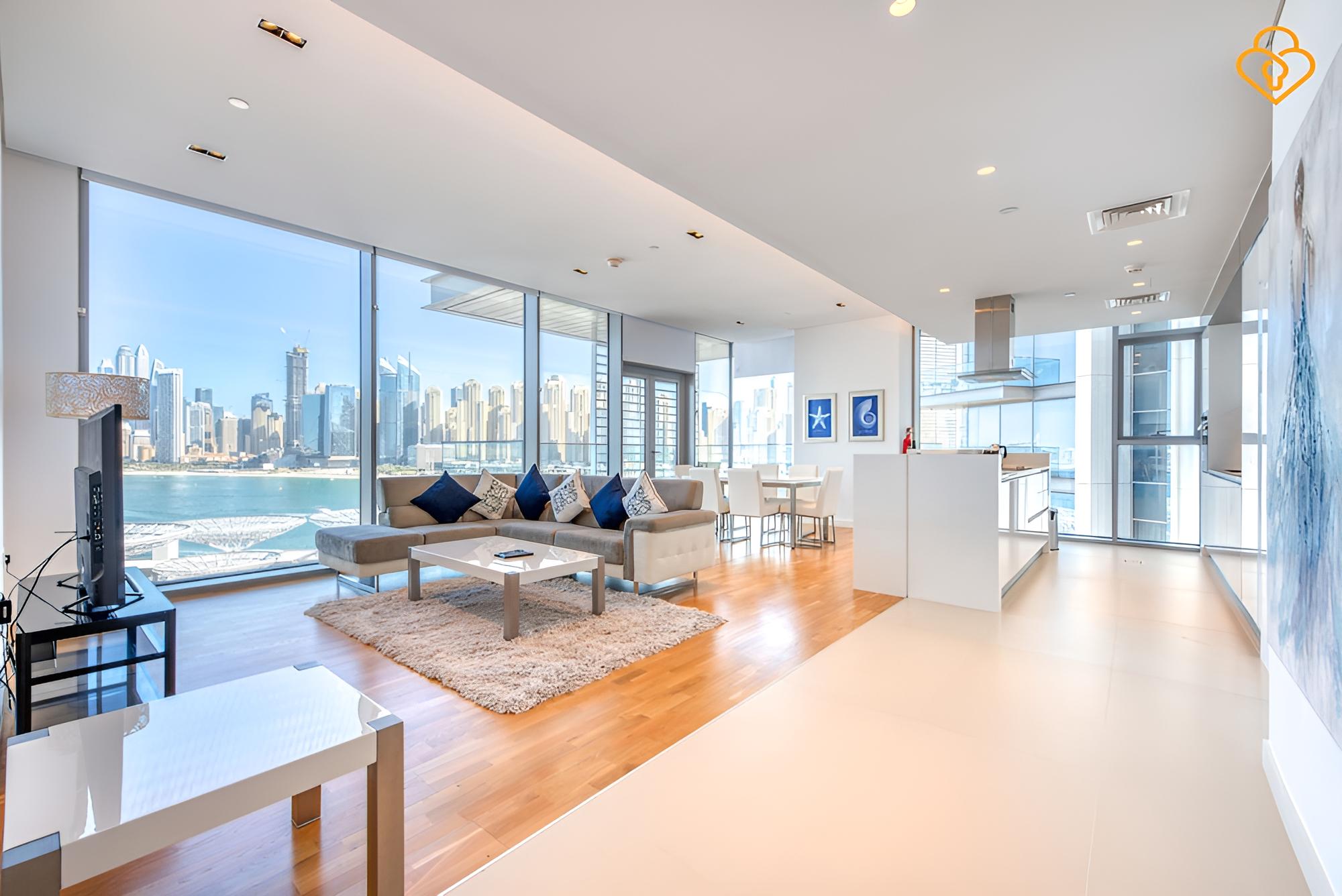 Beautiful Large 3 B/R Apt in BlueWaters Island