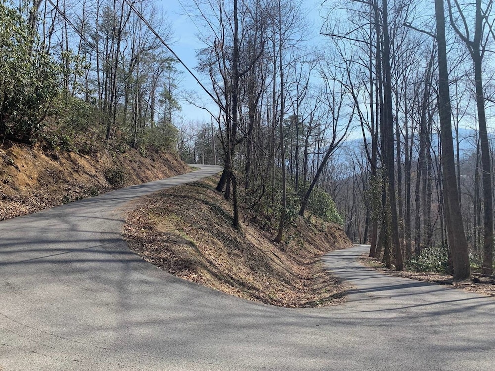 Lovely Cabin near GSMNP & Attractions