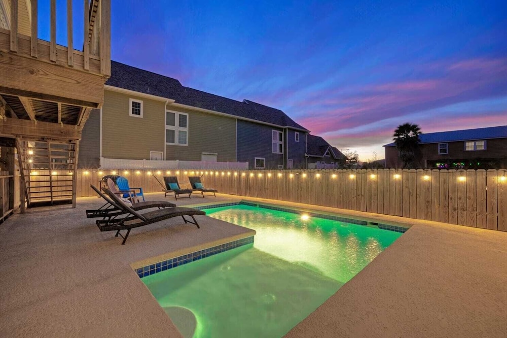 Sleeps 20! 2 Homes Near the Beach, Private Pools, Gameroom, Large Family Retreat