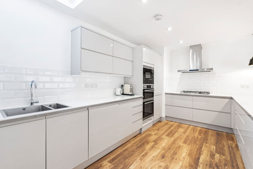 4-bed House Next To Harrods Pont Street Mews