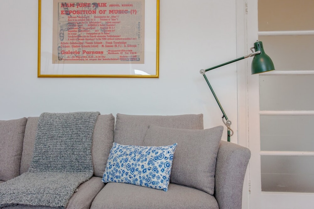 Contemporary 2 Bedroom Flat in Bayswater