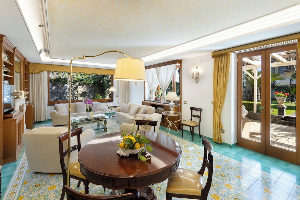 Villa In Sorrento Center | Gardens & Outdoor Space