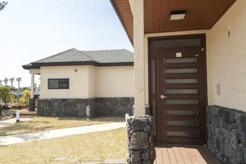 On The Stone Guesthouse 1 - Hostel 2