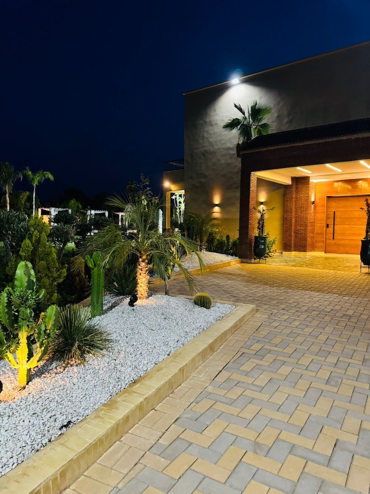 VILLA HASARD