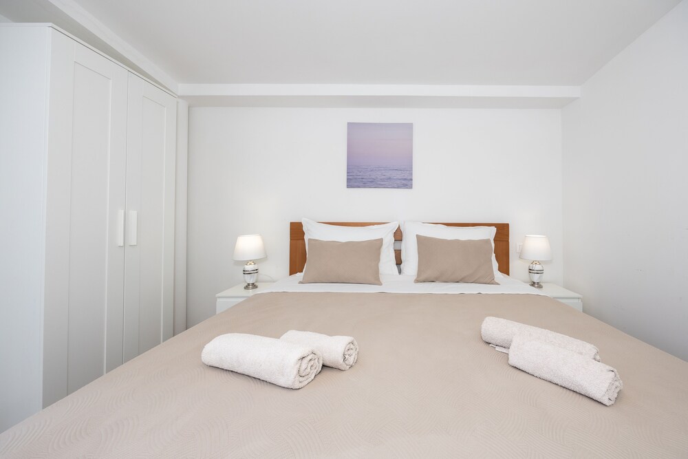 Lovely 1 Bedroom Apartment