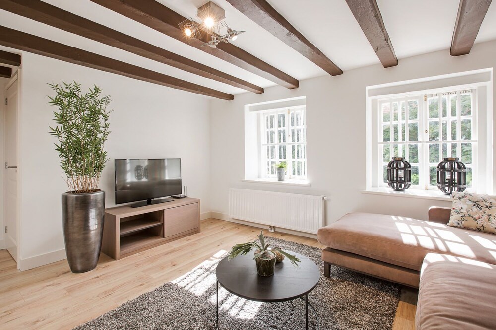 Canal Garden Apartment 11
