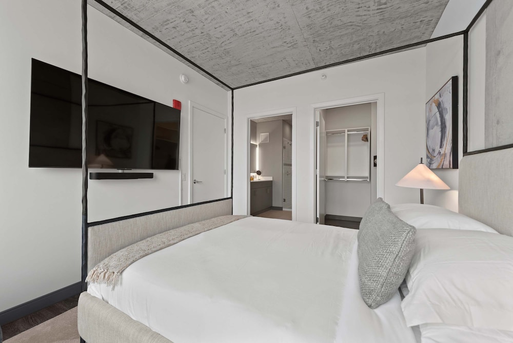 Cloud9 4apt in Building Fultonmkt The Cubist