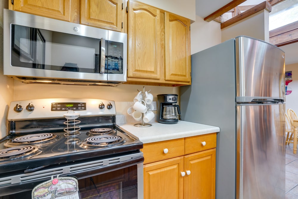 Deck & Gas Grill: Riverfront Mcqueeney Duplex view 3