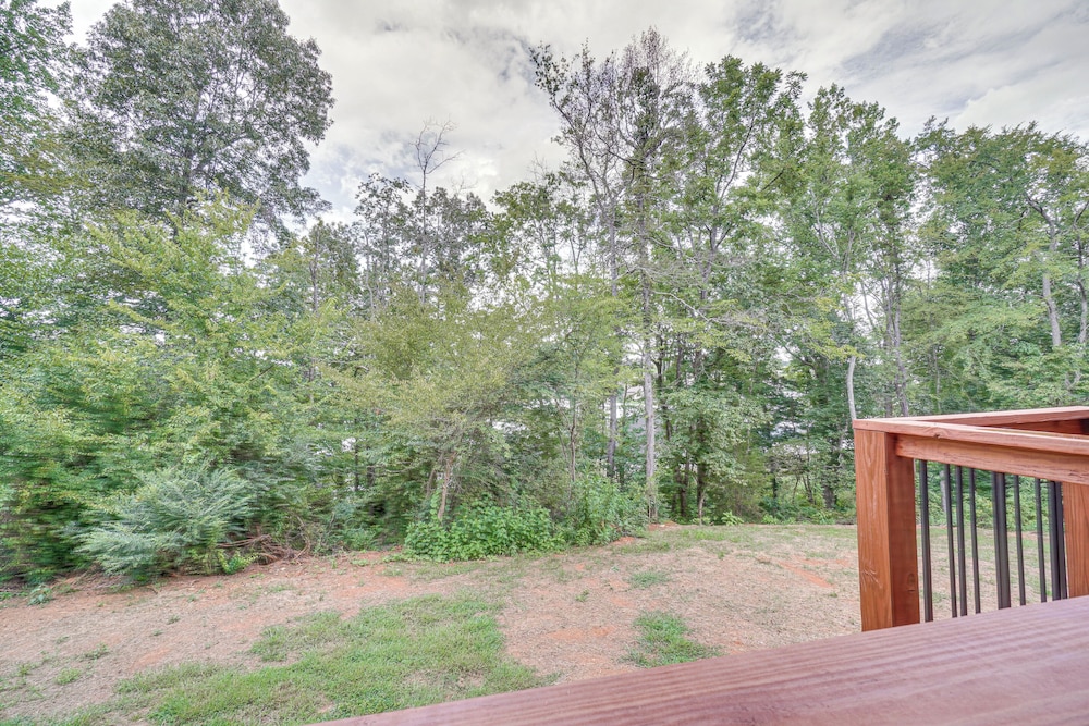 Private Hot Tub: Serene Family Home in Sevierville