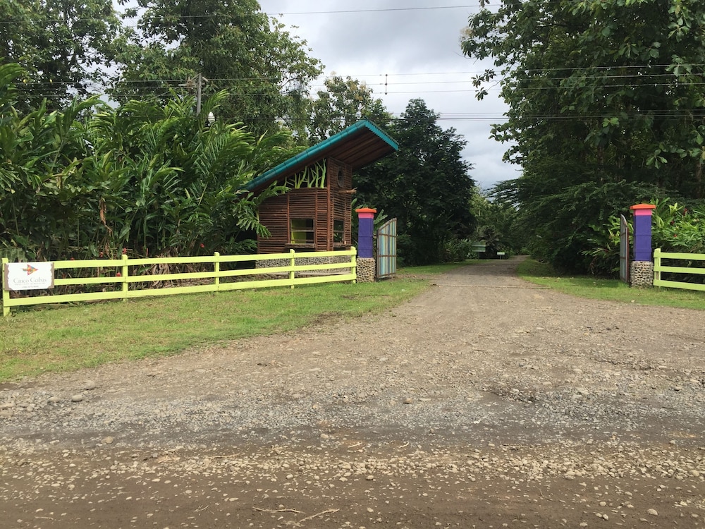 Cinco Ceibas Lodge