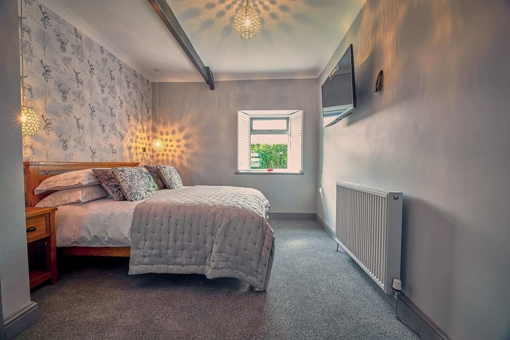 Host Stay Bluebell Cottage