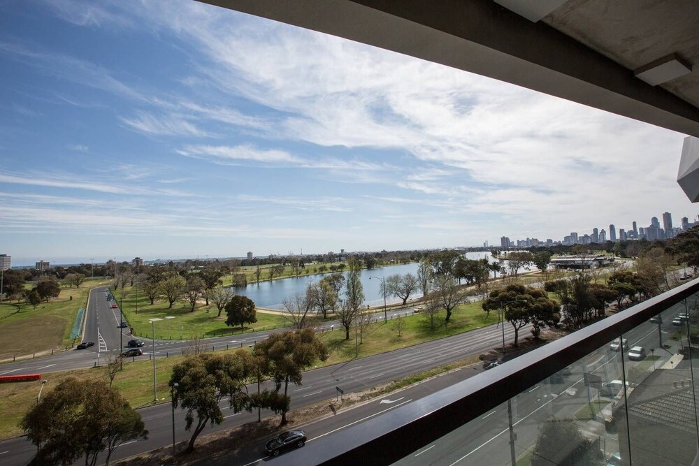 Breathtaking Lake/parkview Apt Pool&gym@3br