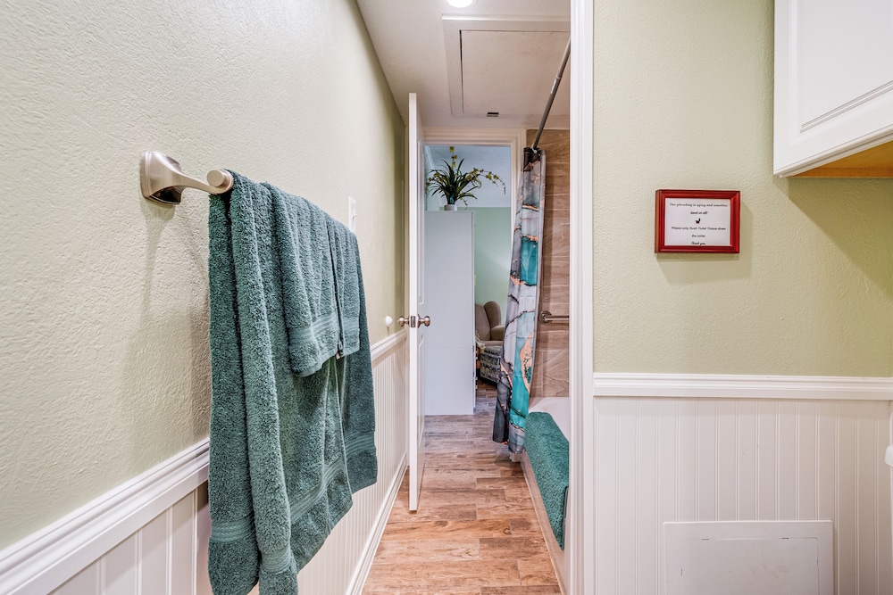 Walk to Lake Conroe - Condo w/ Community Perks!